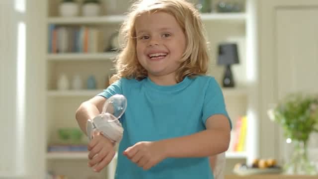 Play the Yo-Kai Watch and DC Super Hero Dolls video.